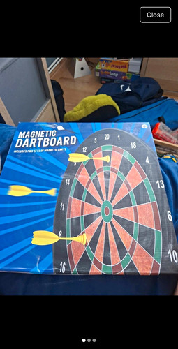 Magnetic dart board set with - dart,