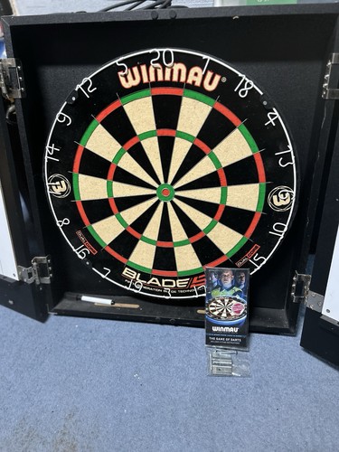 Winmau dart board and surround - winmau,