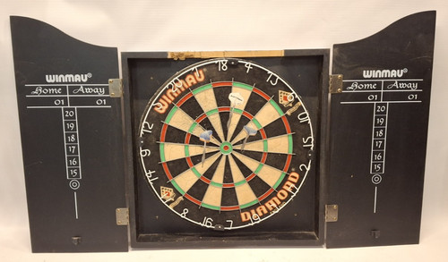 Winmau dart board wooden - board, case